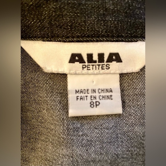 Alia petites embroidered button down denim jacket w/ front pockets  🌿🌺🌸🍃 - Picture 11 of 12